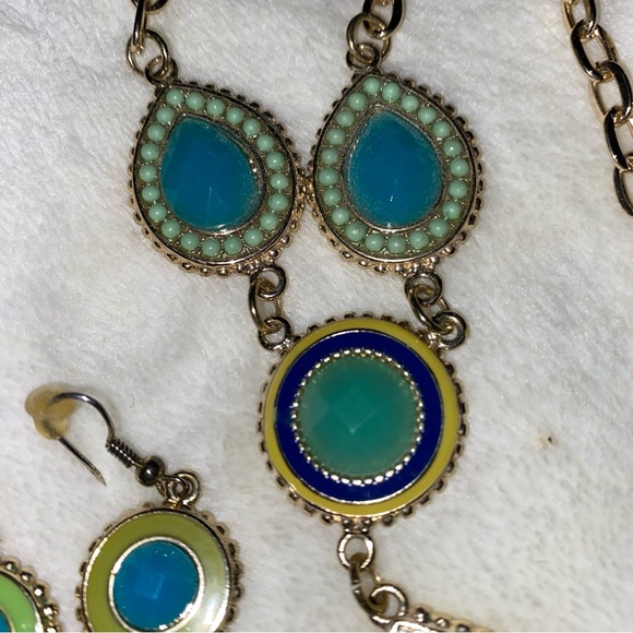 Costume Necklace - Earring Set. Blue, Green in Gold Setting. - Picture 3 of 9